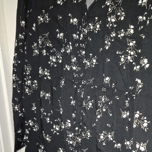 Torrid NWT Long Sleeve Black Floral Button-Front Babydoll Challis Tunic - Picture 5 of 5